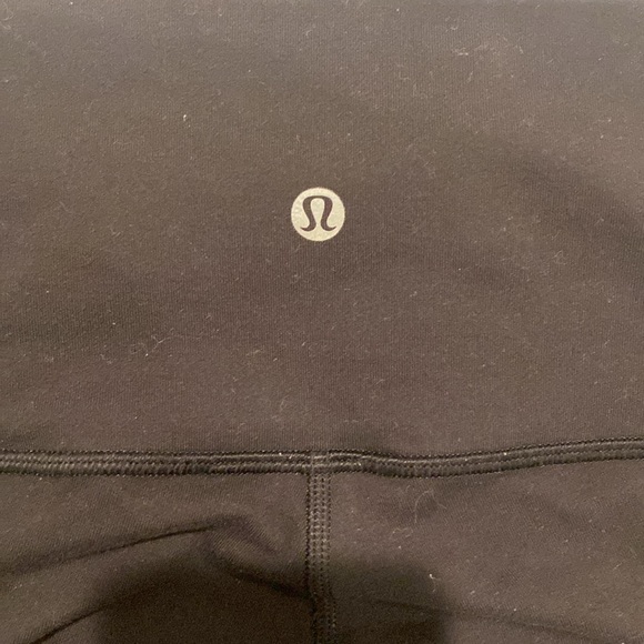 Worn lulu lemon leggings in size two and color black - Picture 4 of 5